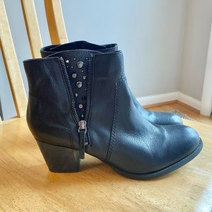 Nine West Size 9 1/2 Leather Studded Ankle Boots.